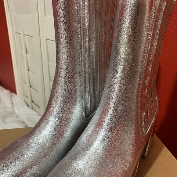 URBAN OUTFITTERS Silver Metallic AVA Square Toe Platform Chelsea Ankle Boots 7 - Picture 5 of 16